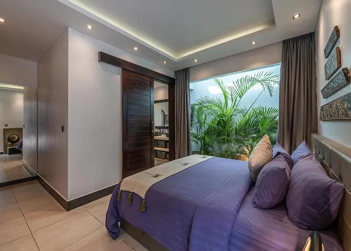 Marlon - Sleek & Sophisticated 3 Bedroom In Villa *