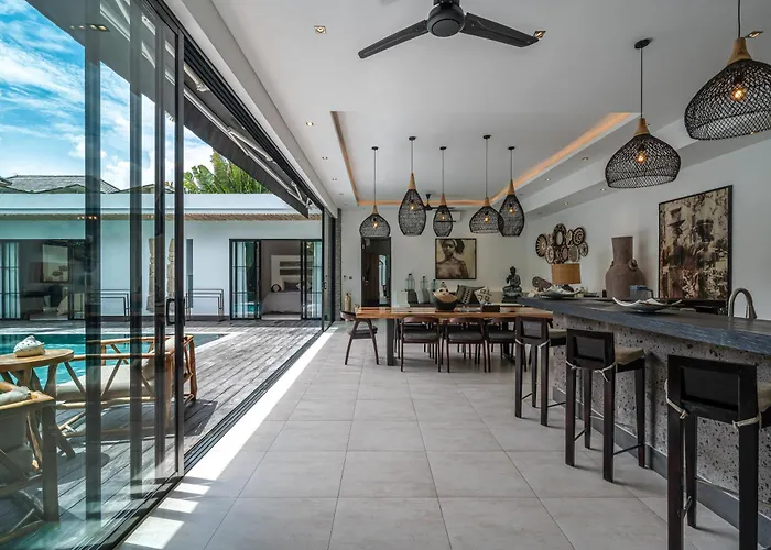 Вилла Marlon - Sleek & Sophisticated 3 Bedroom In *