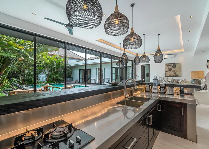 Marlon - Sleek & Sophisticated 3 Bedroom In * Семиньяк
