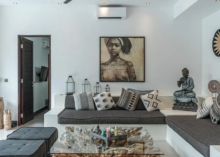 Marlon - Sleek & Sophisticated 3 Bedroom In Villa