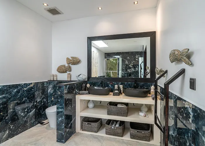 Marlon - Sleek & Sophisticated 3 Bedroom In *