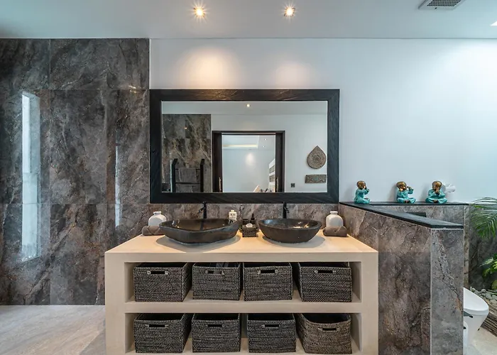 Marlon - Sleek & Sophisticated 3 Bedroom In Вилла