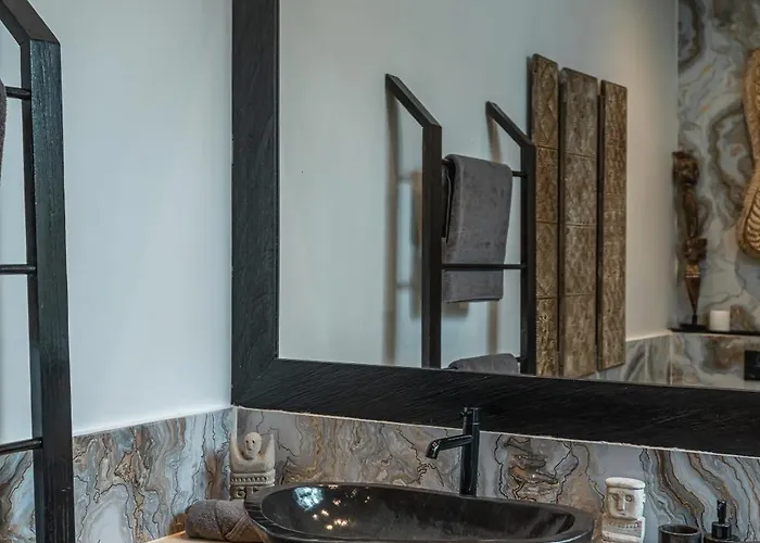 Marlon - Sleek & Sophisticated 3 Bedroom In Вилла *