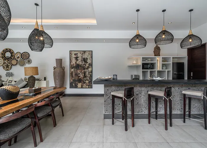 Marlon - Sleek & Sophisticated 3 Bedroom In Villa Seminyak (Bali)