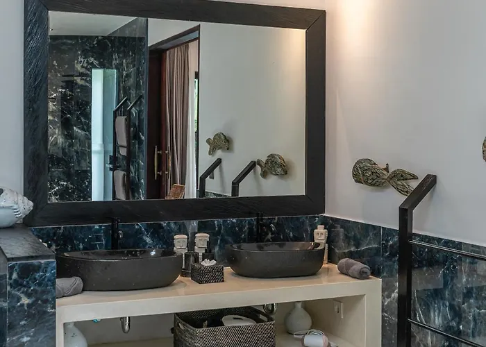 Marlon - Sleek & Sophisticated 3 Bedroom In * Seminyak (Bali)
