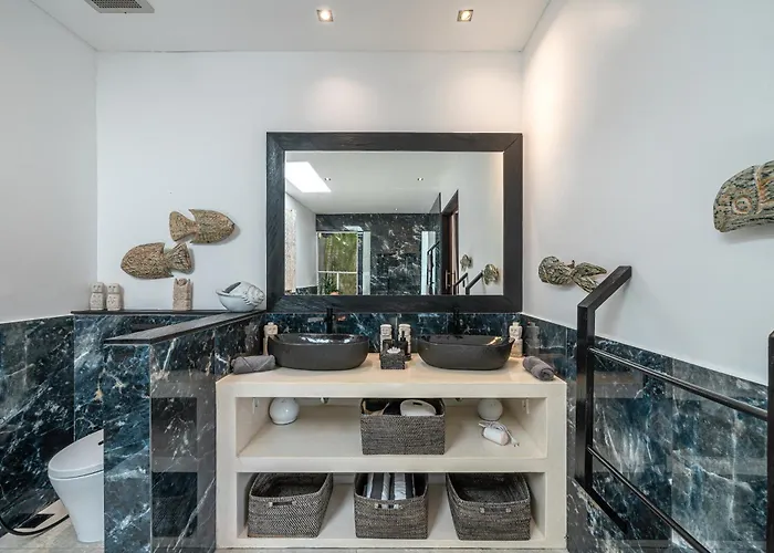 Villa Marlon - Sleek & Sophisticated 3 Bedroom In Seminyak