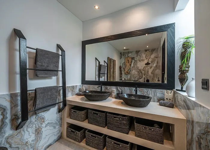 Villa Marlon - Sleek & Sophisticated 3 Bedroom In Seminyak (Bali)