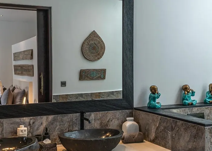 Marlon - Sleek & Sophisticated 3 Bedroom In *