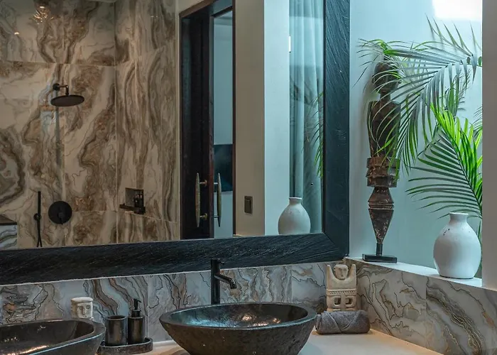 Villa Marlon - Sleek & Sophisticated 3 Bedroom In *