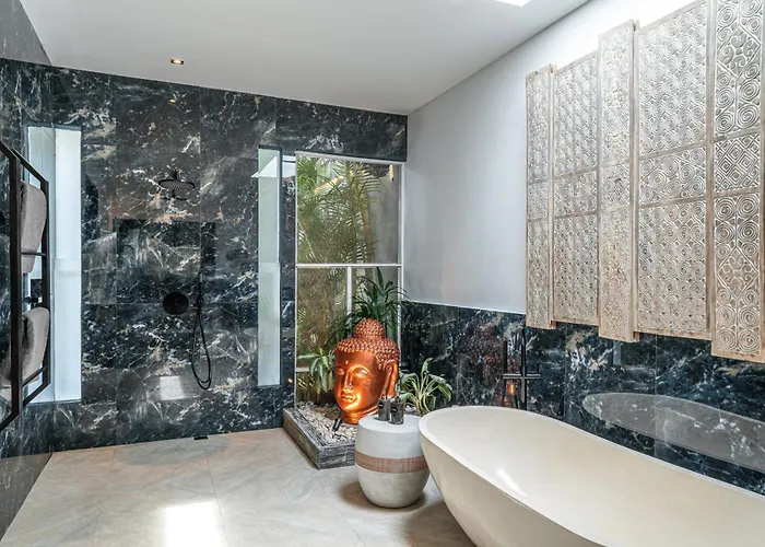Marlon - Sleek & Sophisticated 3 Bedroom In Вилла *